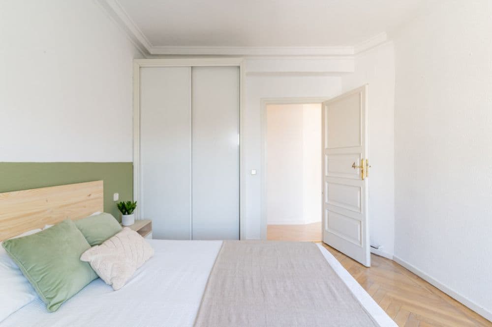 Private room in Madrid photo 3