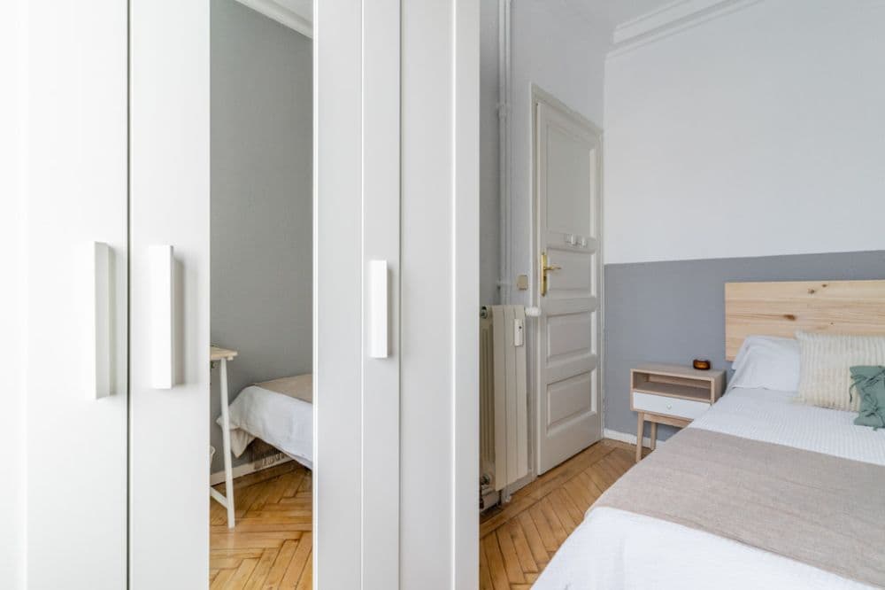 Private room in Madrid photo 3