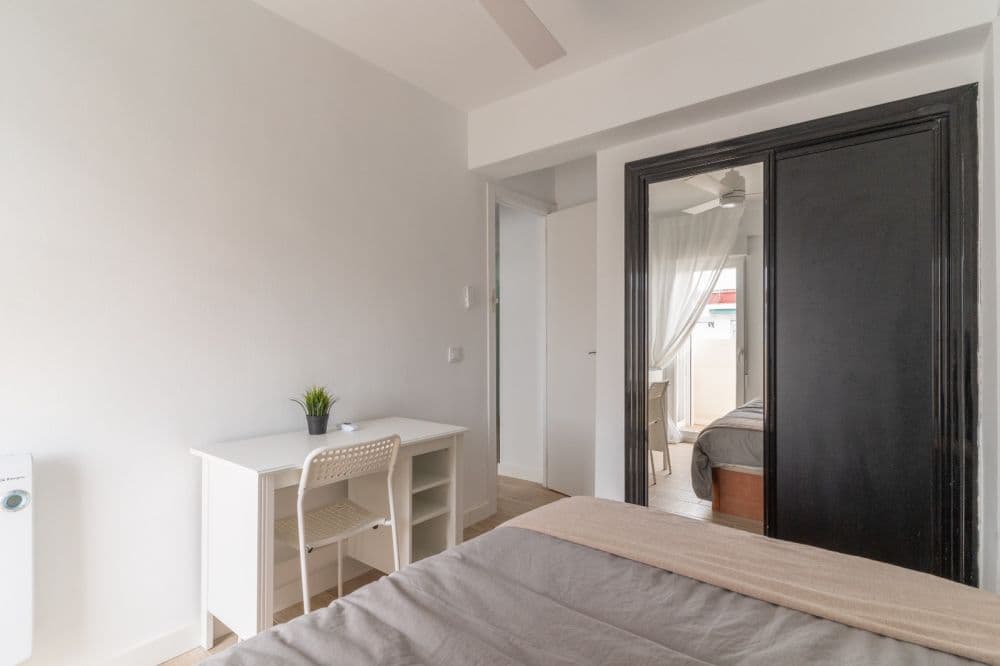 Private room in Madrid photo 4