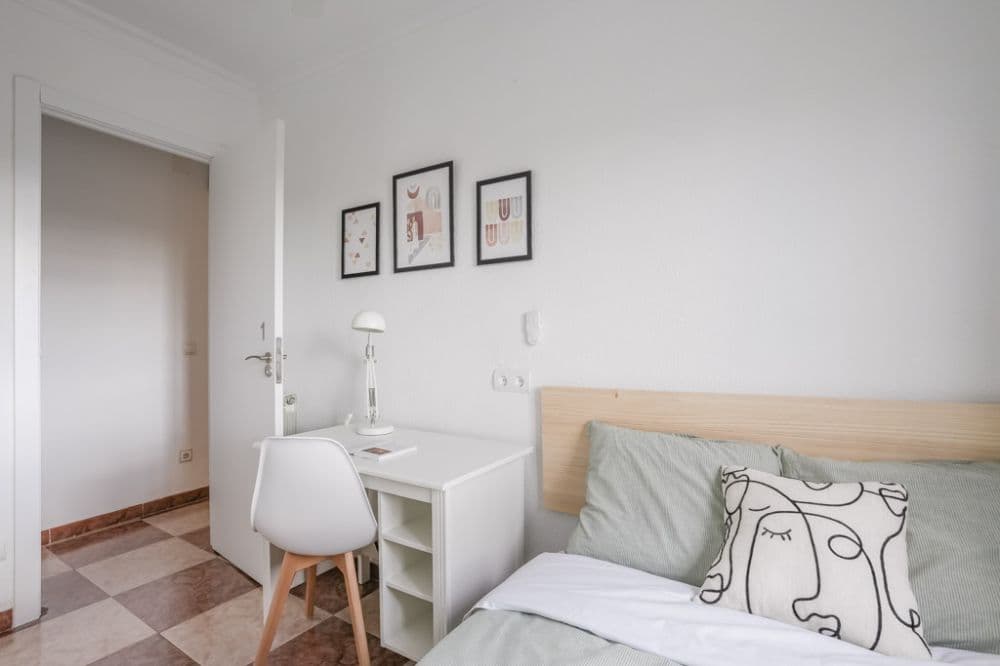 Private room in Madrid photo 3