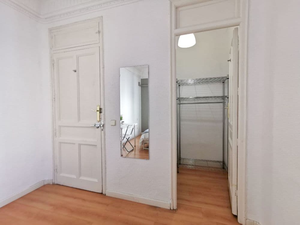 Private room in Madrid photo 4