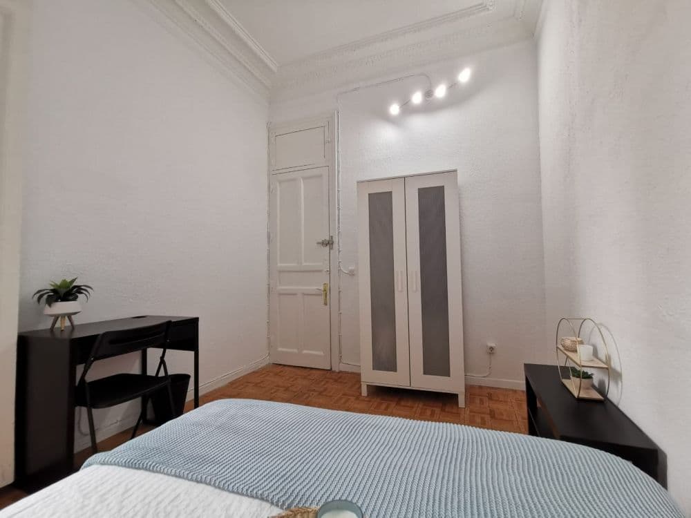 Private room in Madrid photo 3
