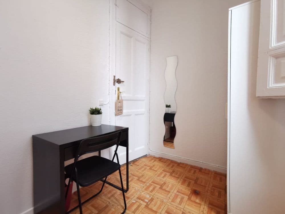 Private room in Madrid photo 4